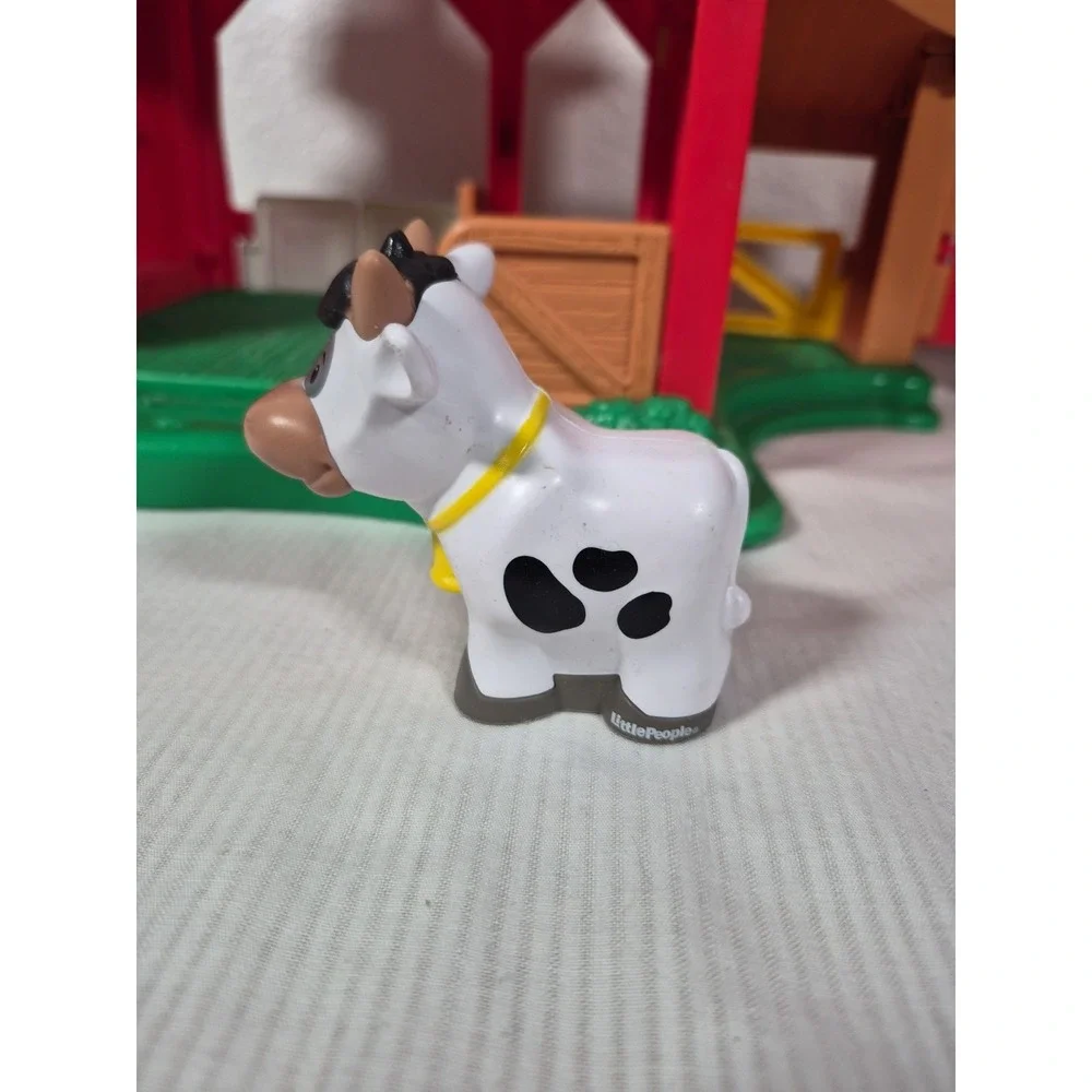 2005 Fisher Price Little People Farm Barn & Silo & Figures Working Animal Sounds
